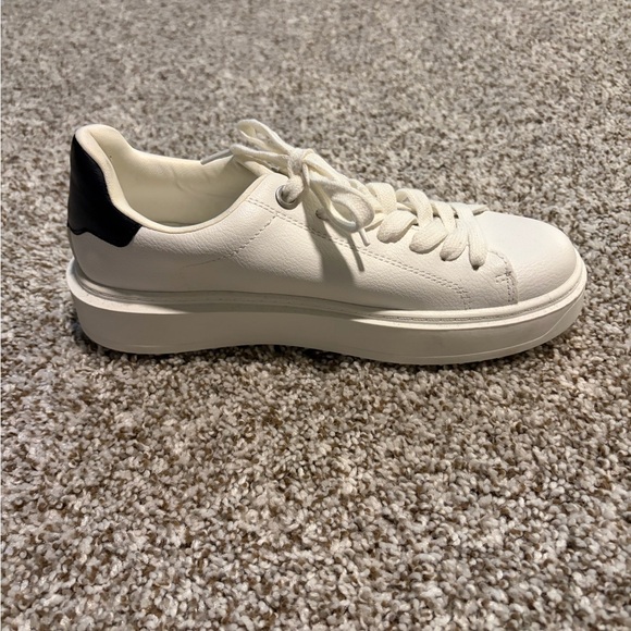 Steve Madden Sneakers Size 8 - Picture 3 of 8